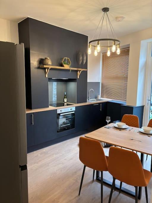 Вілла Stunning House Sleeps 7 - Parking Бакстон Екстер'єр фото
