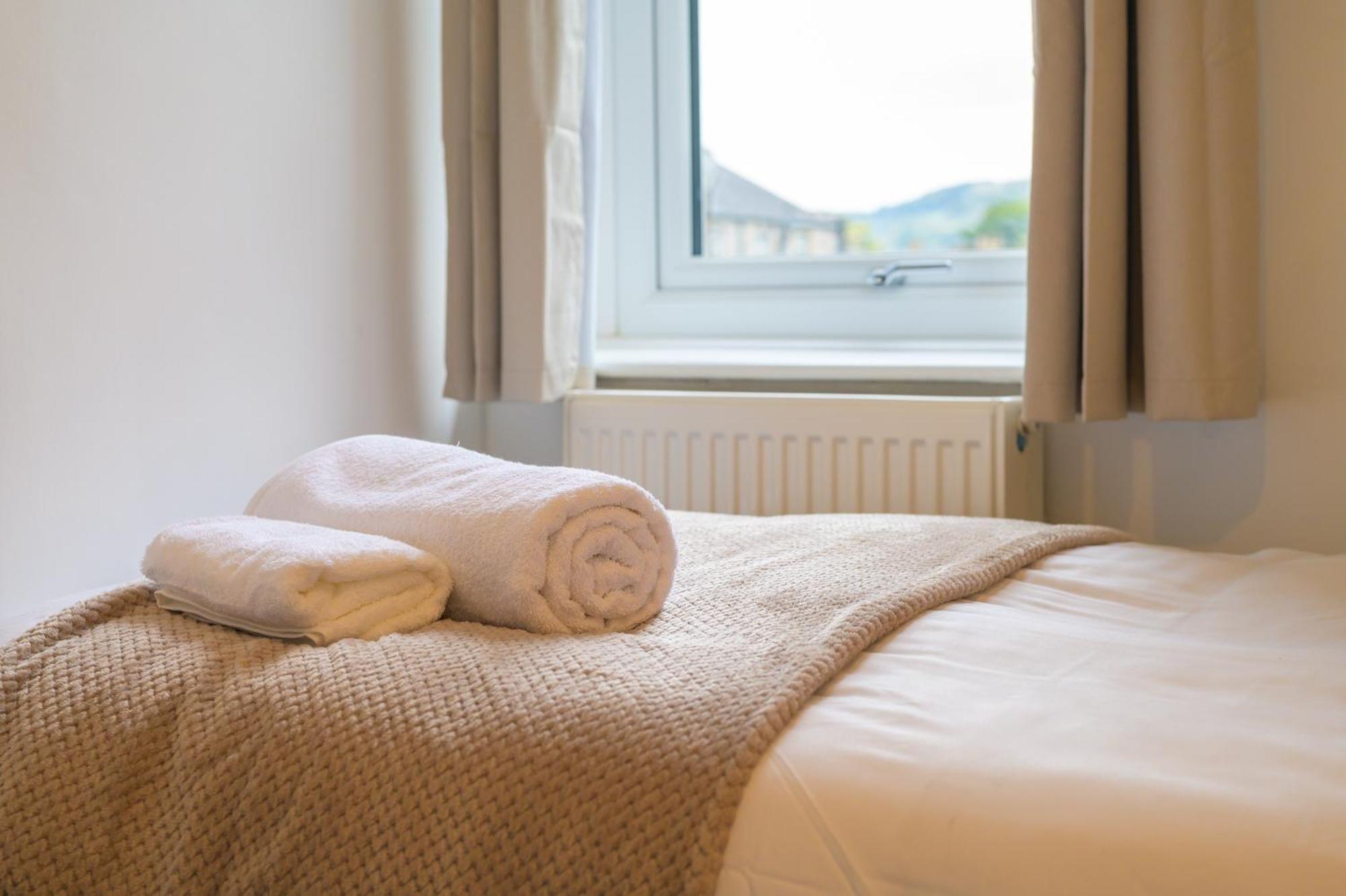 Вілла Stunning House Sleeps 7 - Parking Бакстон Екстер'єр фото
